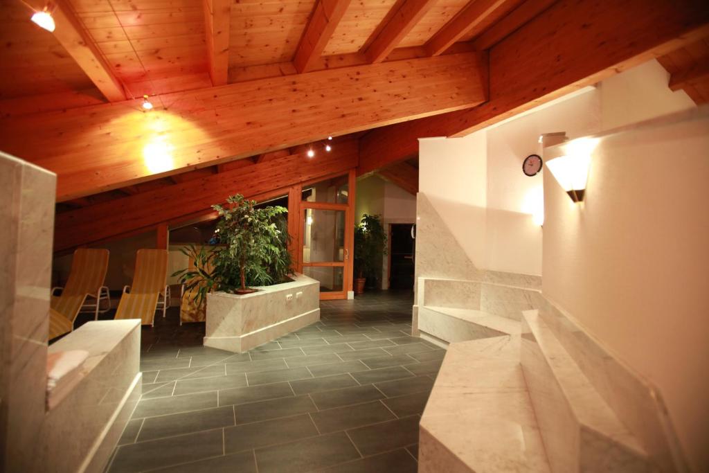 A seating area at Hotel-Garni Stern - bed & breakfast & more