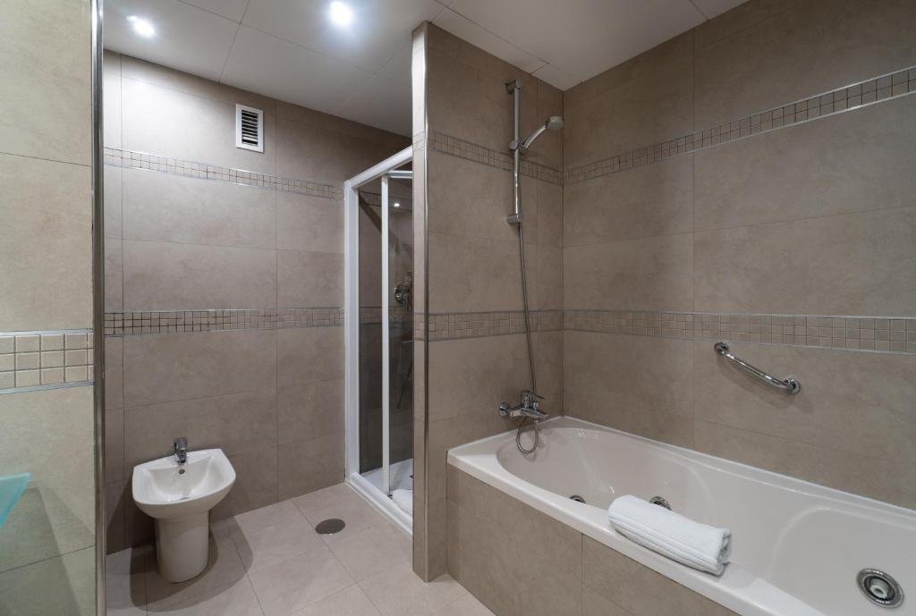 A bathroom at Hotel MS Maestranza Málaga