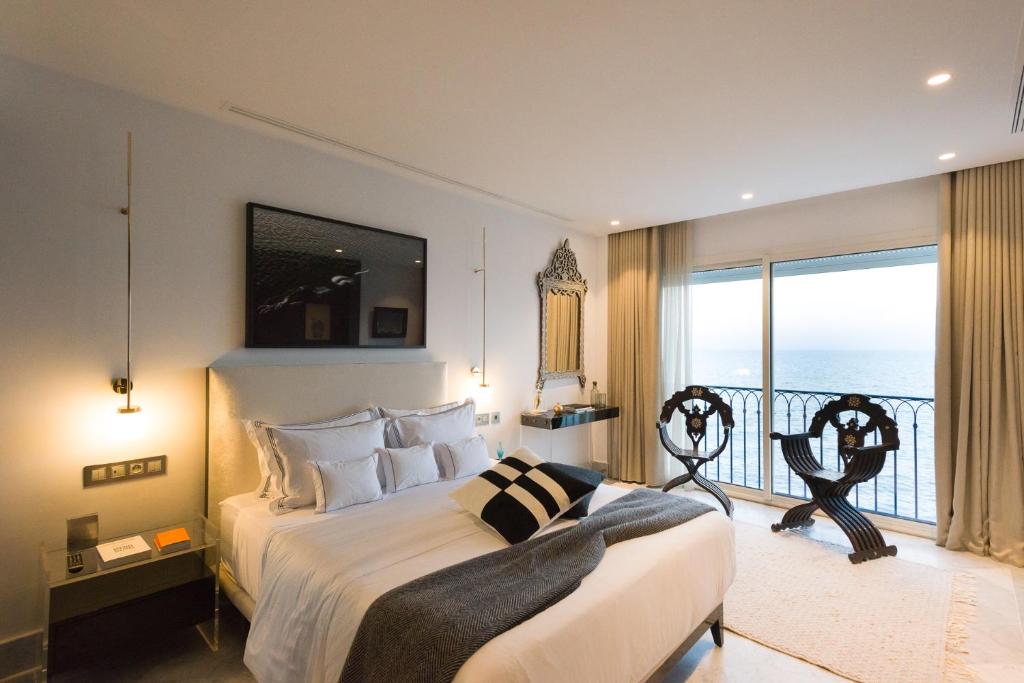 Voodi või voodid majutusasutuse Maison Dedine- SmallLuxuryHotels -Adults Only toas