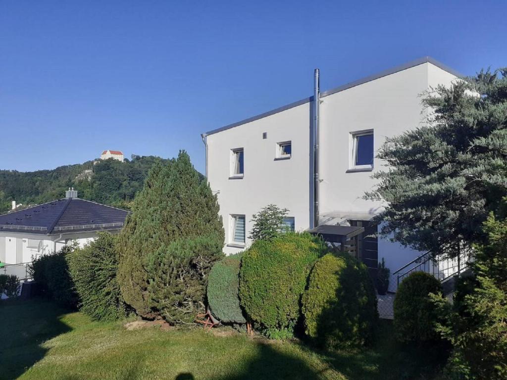 a white building with bushes in front of it at Ferienhaus Gradaus in Riedenburg