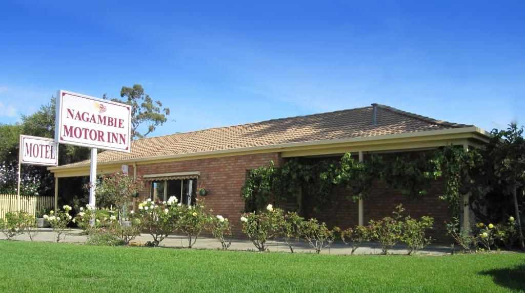 a house with a sale sign in front of it at Nagambie Motor Inn and Conference Centre in Nagambie
