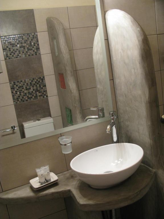 Alexandra's Rooms - 9