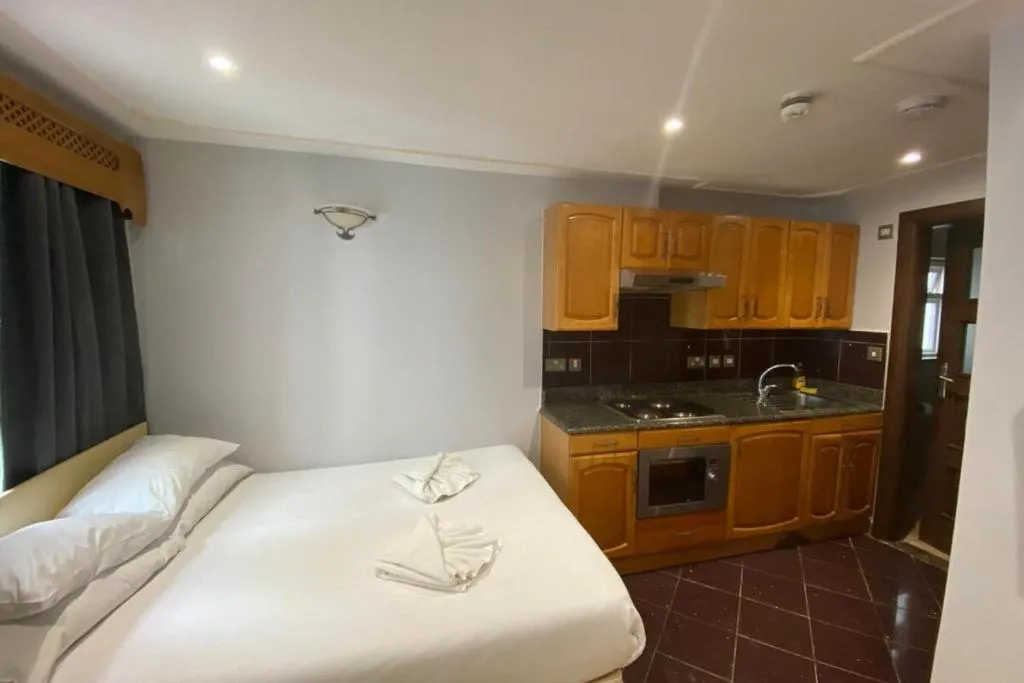 R14-B32-Bright Studio Near Hyde Park, London, United Kingdom