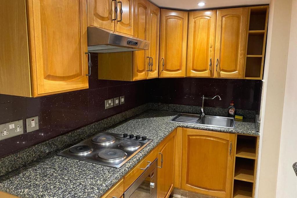 R12-B32-Mezzanine Studio Near Hyde Park