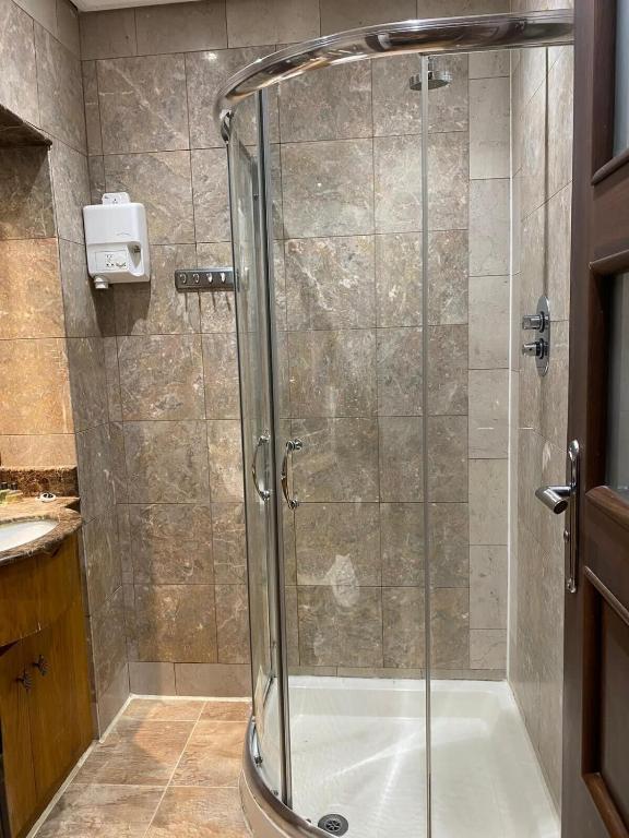 3rd Flr Studio for 2 Near Hyde Park-R16-Building32