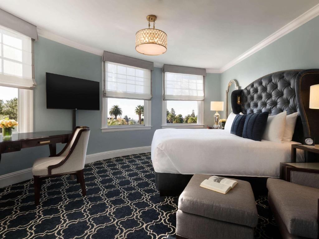 The Claremont Club & Spa, A Fairmont Hotel - Deluxe King Room With Roll In Shower And Bay View - Mobility Accessible
