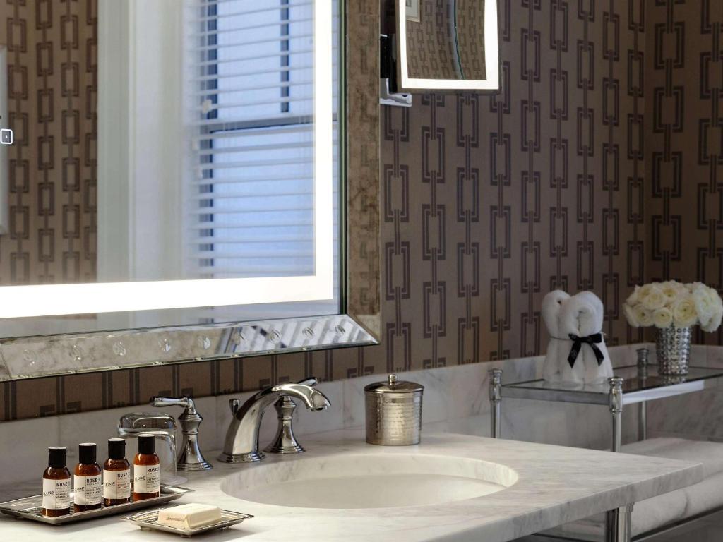 The Claremont Club & Spa, A Fairmont Hotel - Fairmont King Room With Tub - Hearing/Mobility Accessible