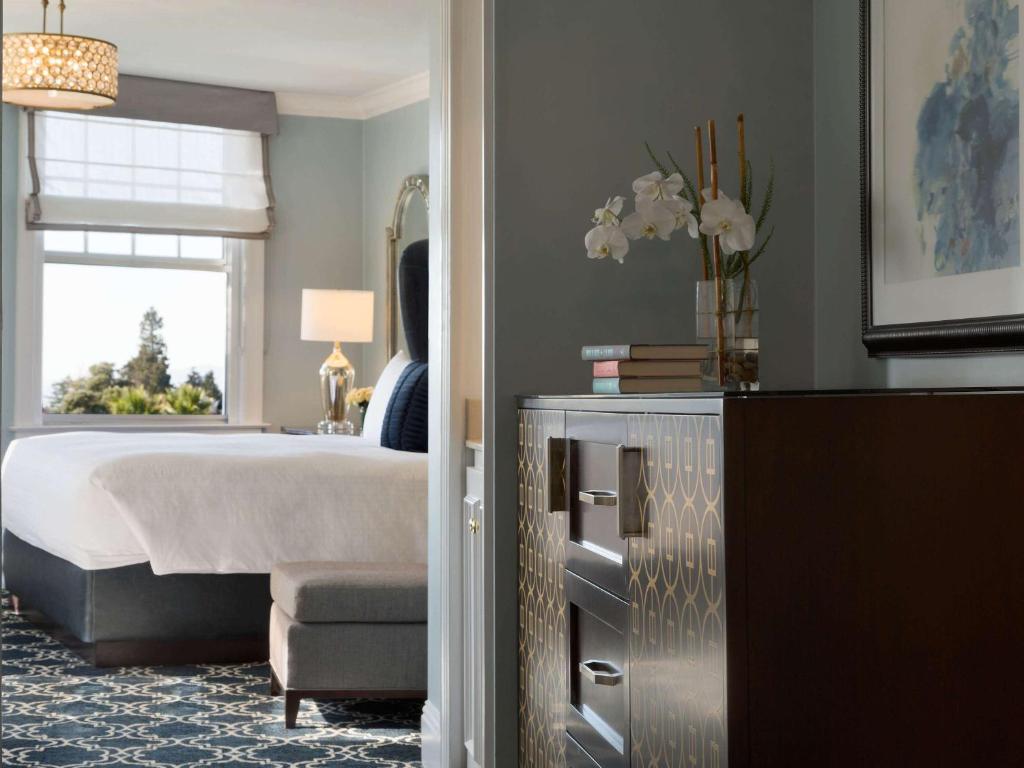 The Claremont Club & Spa, A Fairmont Hotel - One-Bedroom King Suite With Sofa Bed