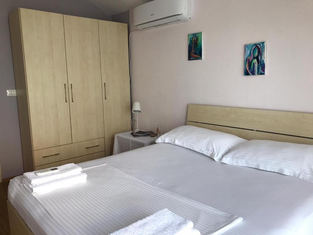 Postel nebo postele na pokoji v ubytování Vani i Bardhë
