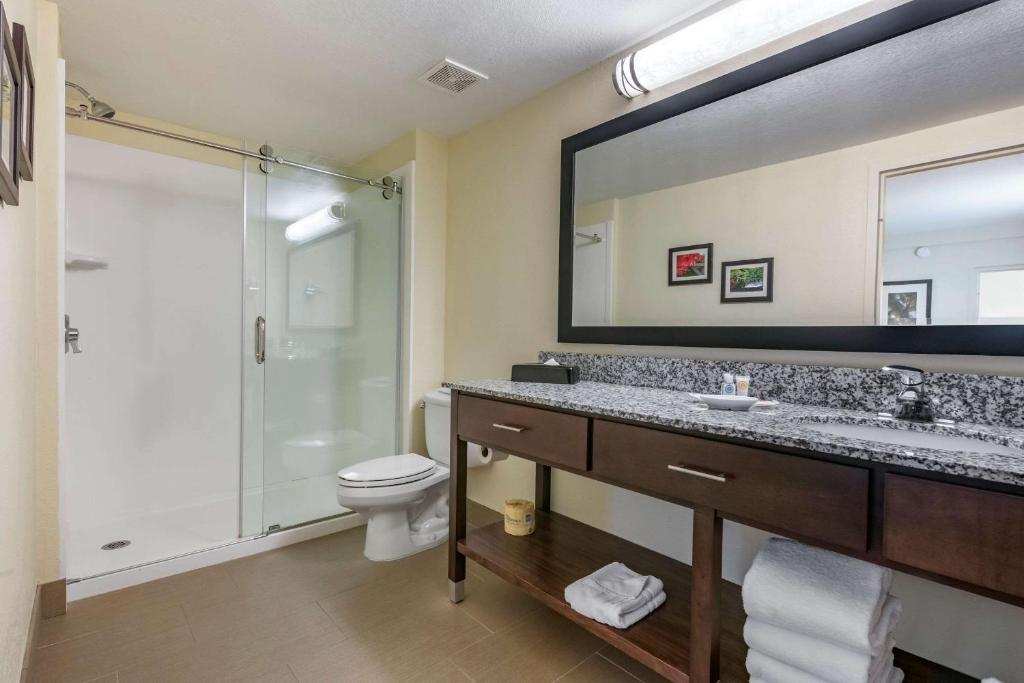 Comfort Suites Maingate East - Suite King D'une Chambre Avec Deux Salles De Bains