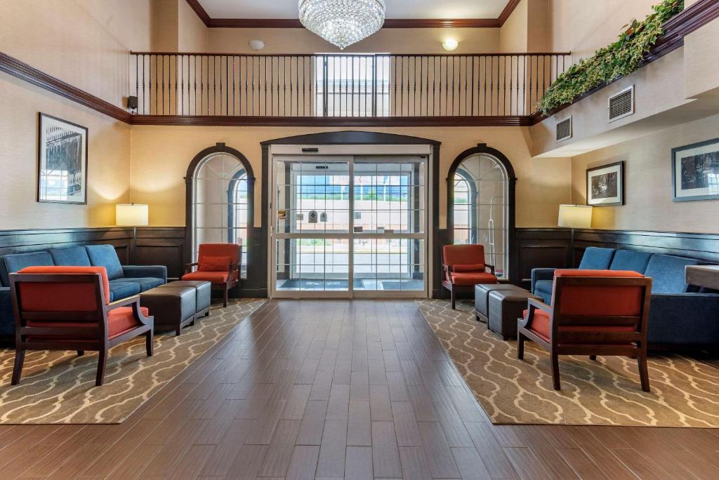 Posezení v ubytování Comfort Suites Newark - Harrison