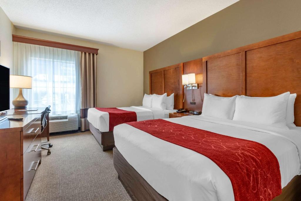 Postel nebo postele na pokoji v ubytování Comfort Suites Newark - Harrison