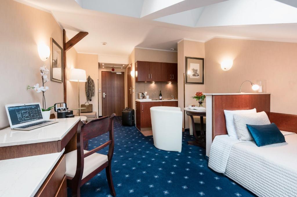 
Business Single Room
