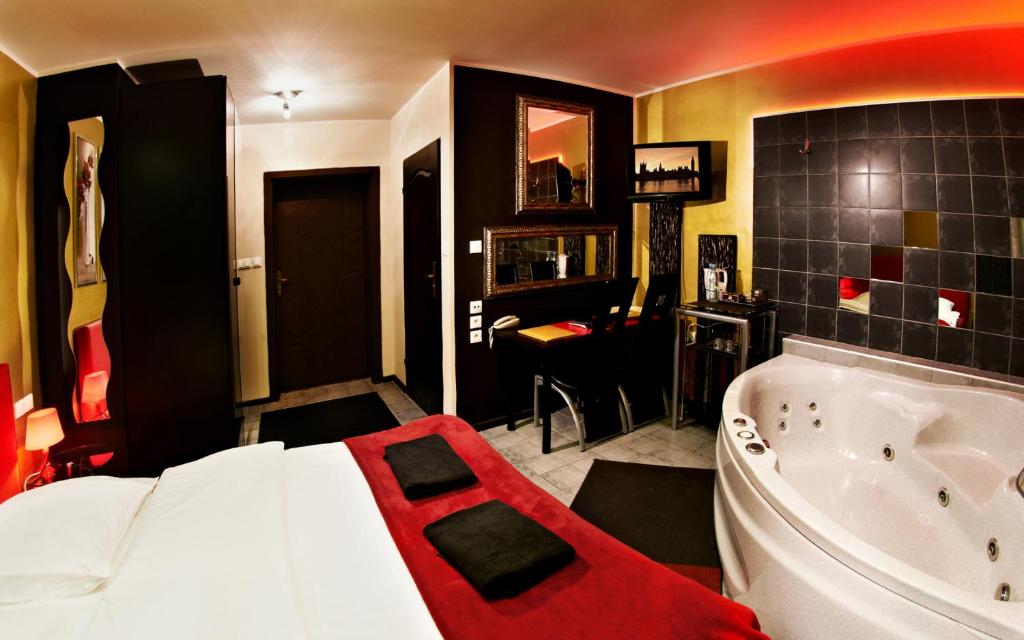 
Deluxe Double Room with Hot Tub
