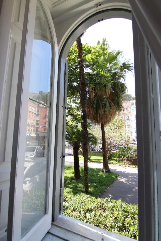 A garden outside La Sirena a Mergellina