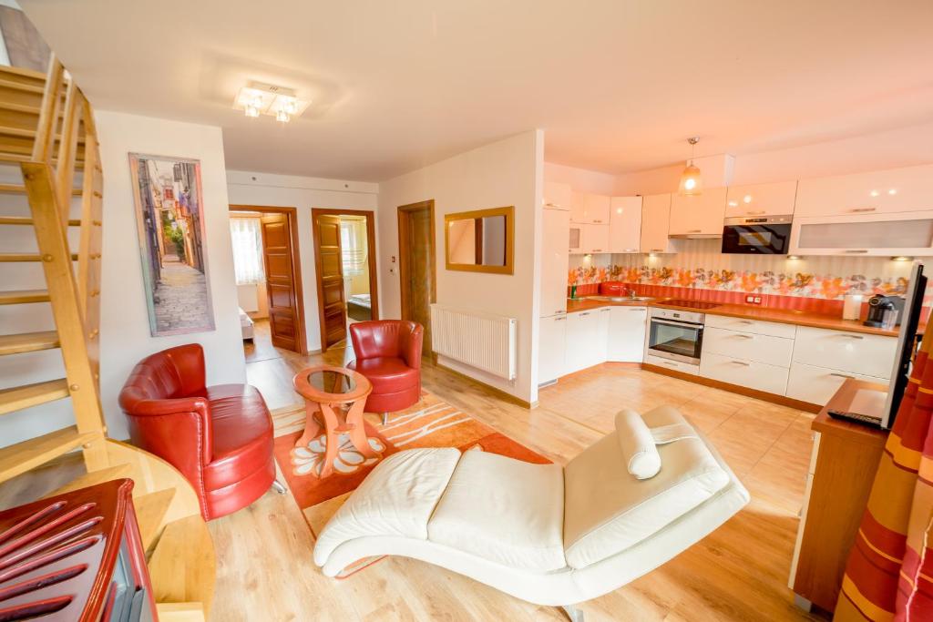 Kuchyňa alebo kuchynka v ubytovaní Apartamenty Sun & Snow Karpacz Myśliwska