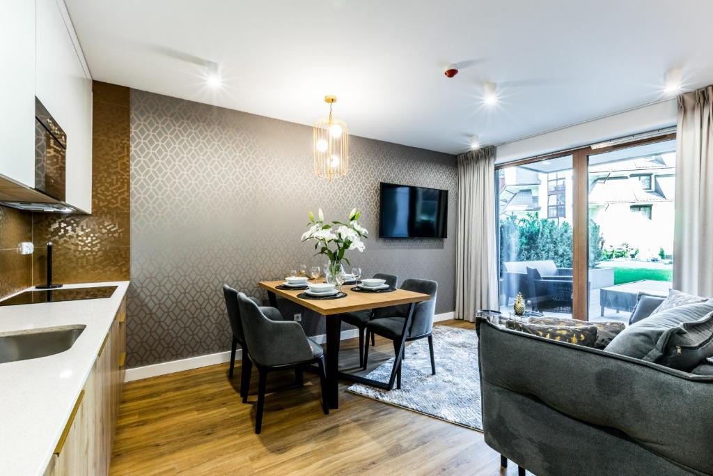 Televízia a/alebo spoločenská miestnosť v ubytovaní Aparthotel Prestige & SPA