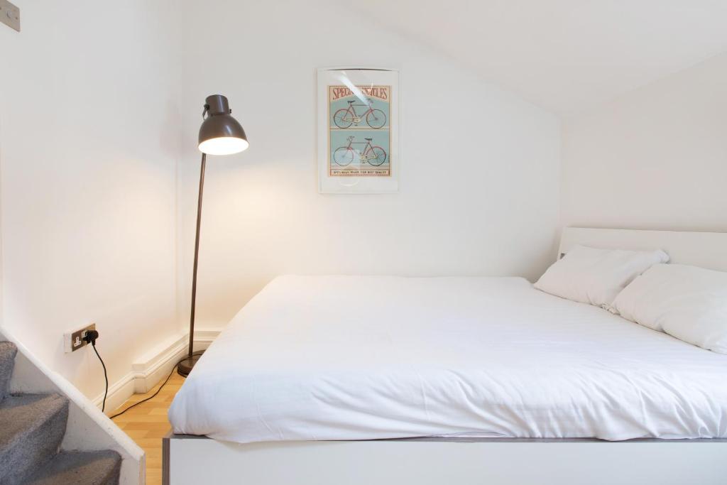 Tooting Broadway Studios & Rooms by PrimeCityHosts - Double Room With Private Bathroom