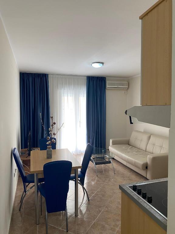 Sun Village Apartments - 带露台的一居室公寓（2个成人）