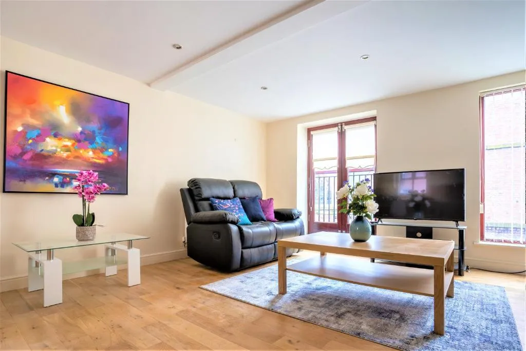 Gorgeous Liverpool city centre townhouse w/parking and balconies, Bayberry (NY), United Kingdom