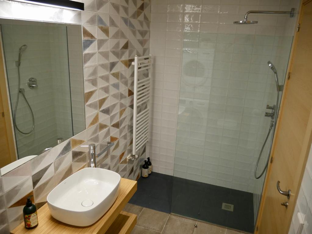 A bathroom at El Corral de Baró