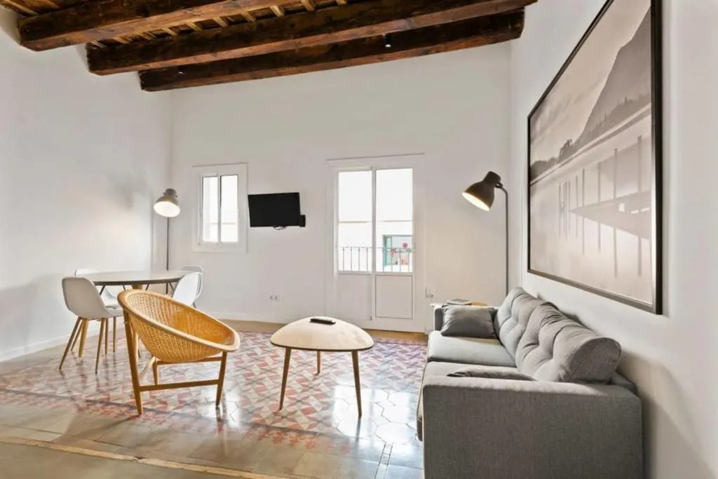 Stylish 2 Bed Apt next to Las Ramblas, Barcelona, Spain