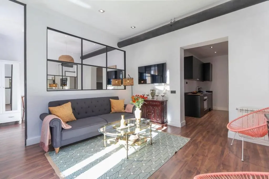 Modern & Chic Two Bed Apt in Madrid center, Madrid, Spania