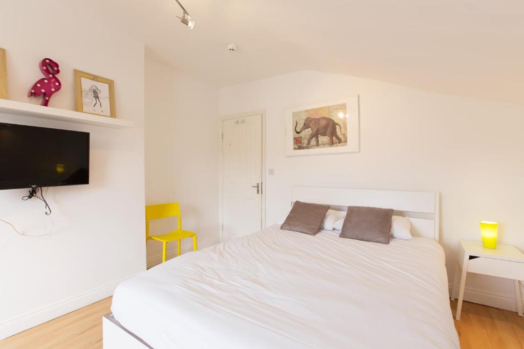 Tooting Broadway Studios & Rooms by PrimeCityHosts - Double Room With Shared Bathroom