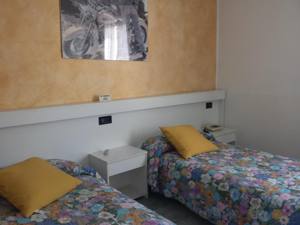 Postel nebo postele na pokoji v ubytování Hotel Stazione sul lago di Iseo