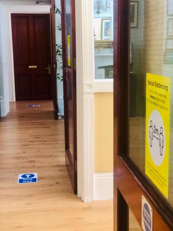 Certifikát, hodnocení, plakát nebo jiný dokument vystavený v ubytování Shakespeare Hotel
