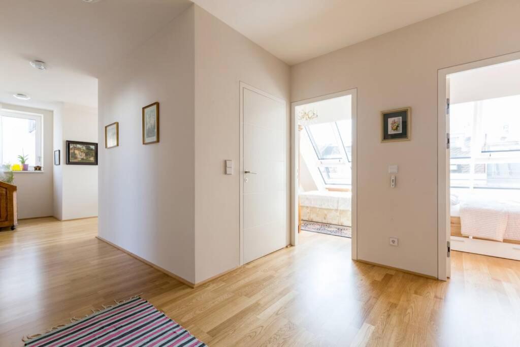 Łóżko lub łóżka w pokoju w obiekcie Großes Penthouse #12 mit Terrasse und Aussicht