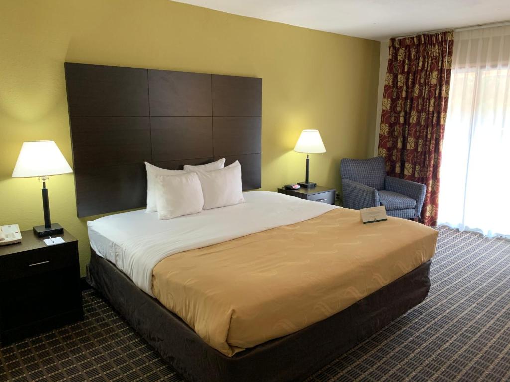 Quality Inn & Suites Pensacola Bayview - 