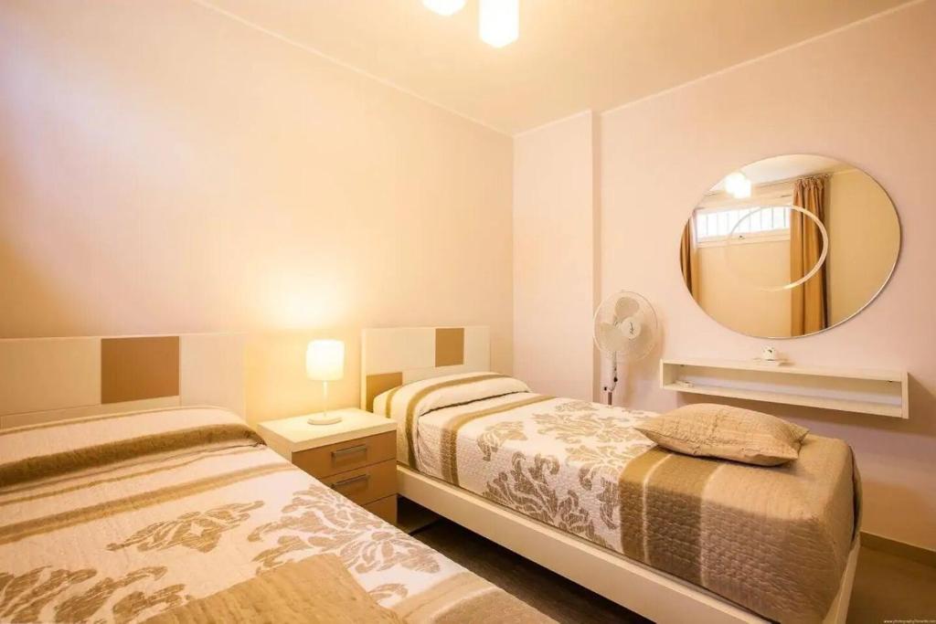 Posteľ alebo postele v izbe v ubytovaní 1 Bedroom Apartment for 4 people in Tenerife