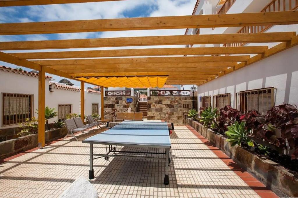 Stolný tenis v ubytovaní 1 Bedroom Apartment for 4 people in Tenerife alebo v jeho okolí