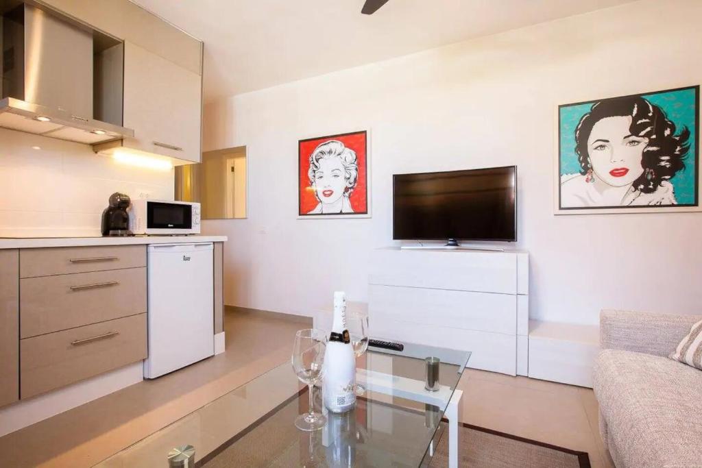 Televízia a/alebo spoločenská miestnosť v ubytovaní 1 Bedroom Apartment for 4 people in Tenerife
