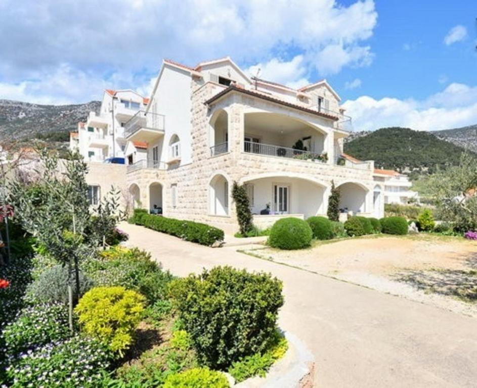 Nespecifikovaný výhled na hory nebo výhled na hory při pohledu z apartmánu