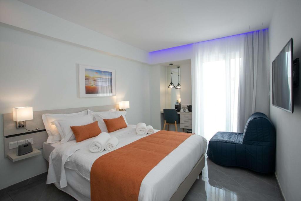 Best Western Plus Larco Hotel - غرفة اجتماعات ثلاثية مع الملكة سريرها وبنـع صوفا - غير مدخنة