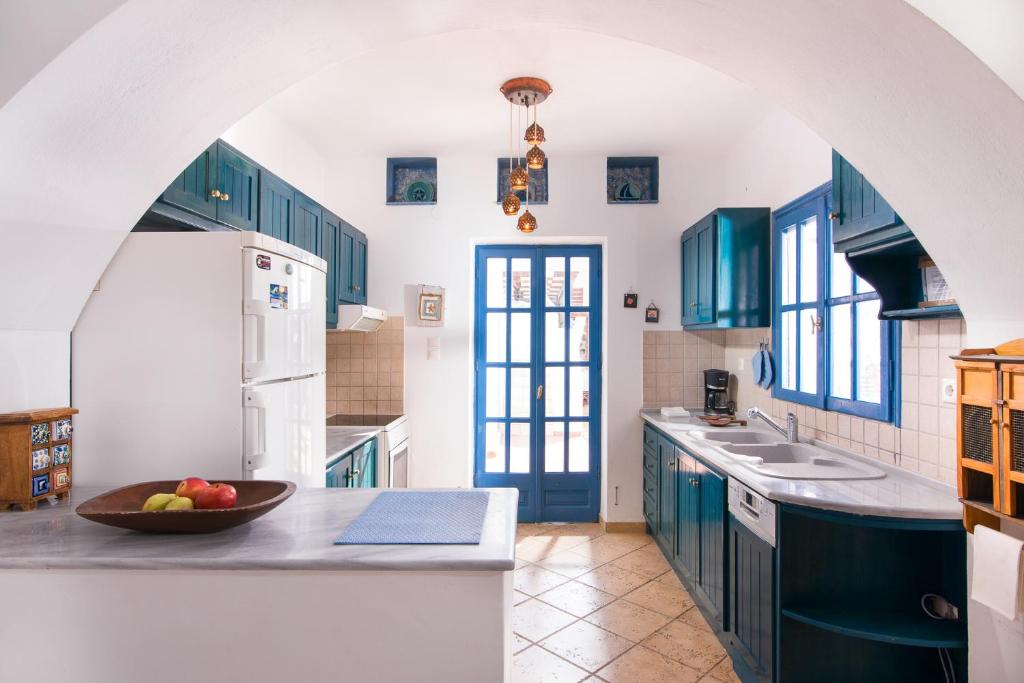 Kuchnia lub aneks kuchenny w obiekcie The Villa at Kastelli Bay, Luxury Waterfront Villa