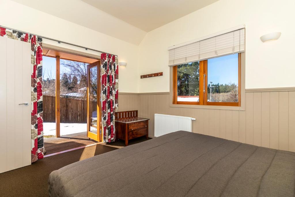 Postel nebo postele na pokoji v ubytování NASEBY lodge