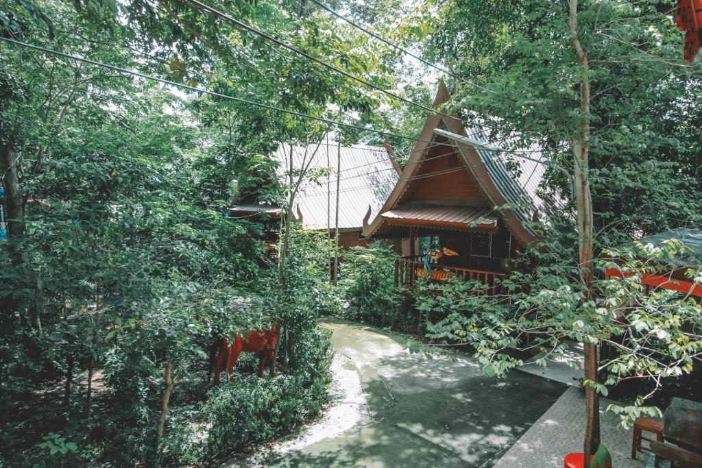 Zahrada ubytování Akchanok Homestay