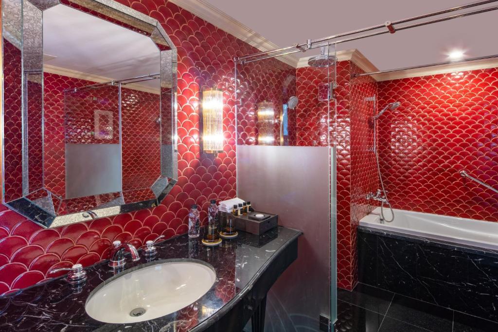 Suite Hạng Tổng Thống - Miễn Phí Trang Phục Truyền Thống