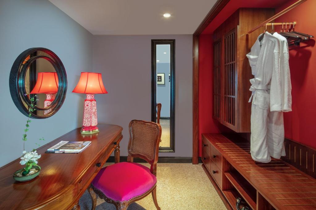 Suite Hạng Tổng Thống - Miễn Phí Trang Phục Truyền Thống