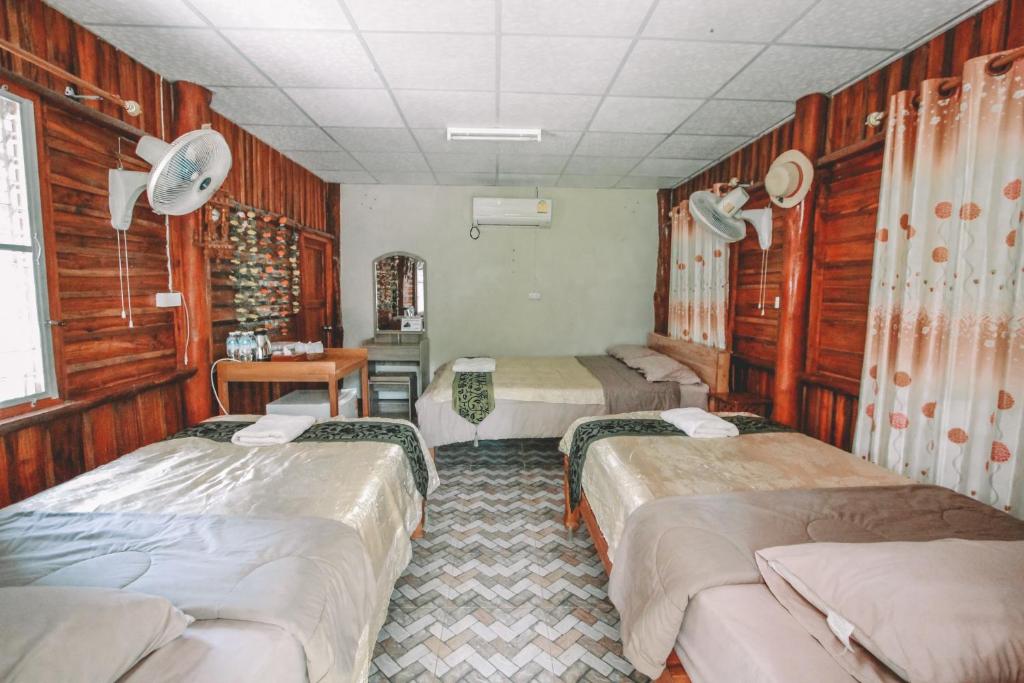 Postel nebo postele na pokoji v ubytování Akchanok Homestay