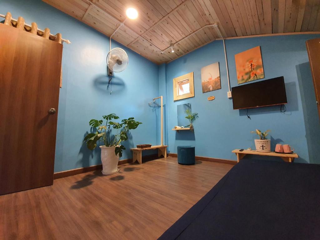 Lightning House 2 - 13