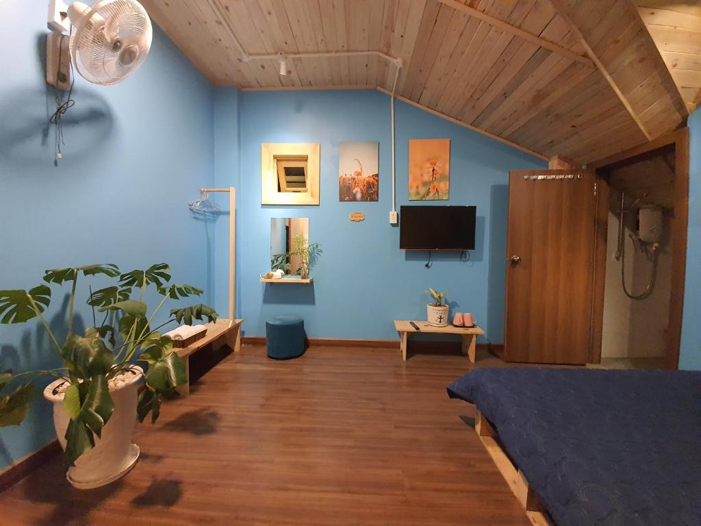 Lightning House 2 - 11