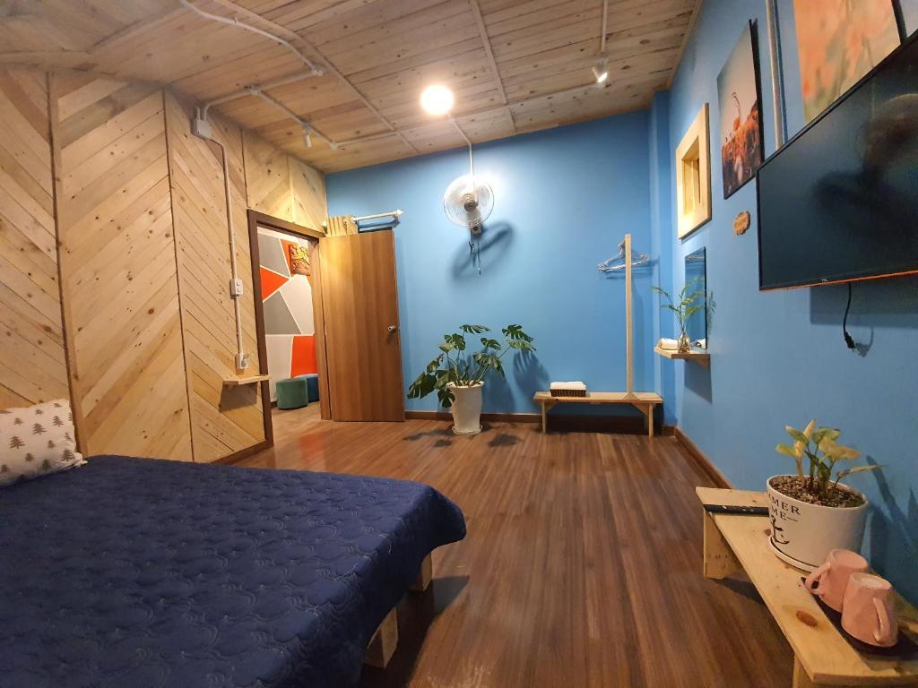 Lightning House 2 - 12