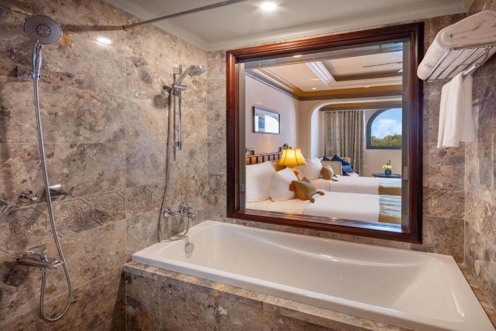 Phòng Premium Cổ Điển Nhìn Ra Thành Phố - Miễn Phí Trang Phục Truyền Thống