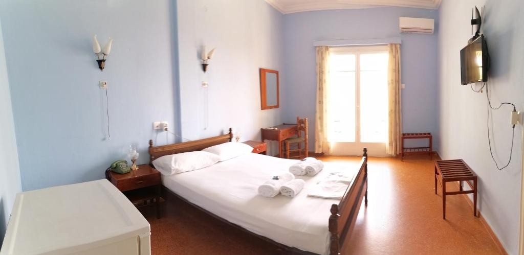 Postel nebo postele na pokoji v ubytování Nireus Hotel