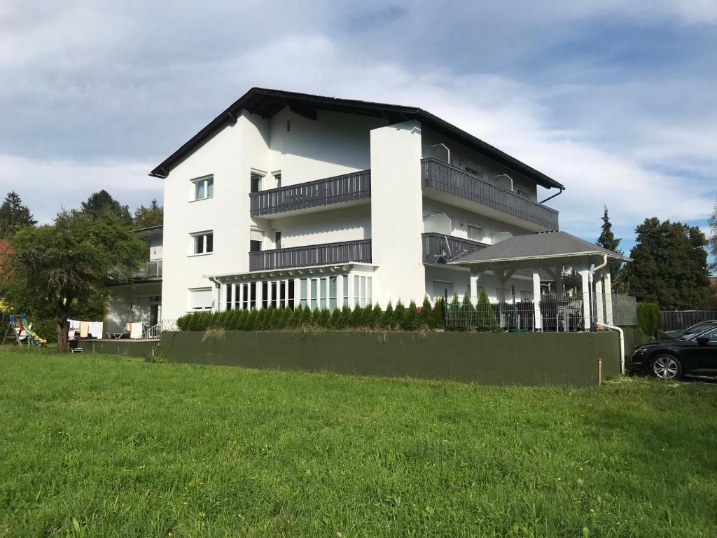 Zahrada ubytování Apartementhaus Helene am Klopeinersee