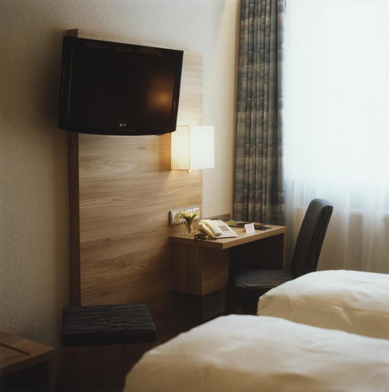 TV a/nebo společenská místnost v ubytování Hotel Jedermann